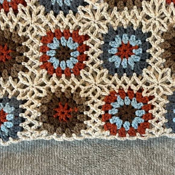 Crochet Granny Square Crop Top - Picture 6 of 8